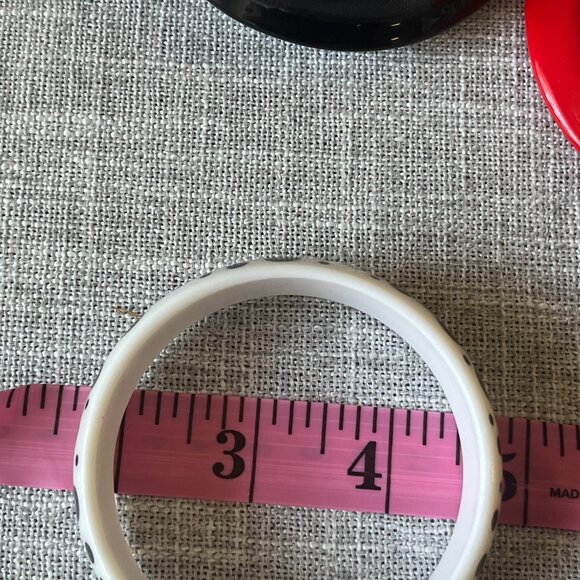 Vintage 1980's Chunky Plastic Cherry Red Black and White Bangle Bracelets 6 - Picture 8 of 11